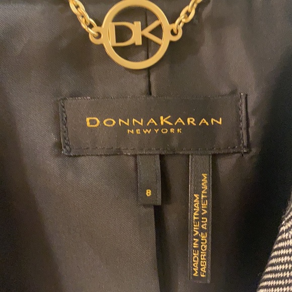 NWT Dona Karan suit jacket size 8 but also fits 10 it’s long. Not too warm chic! - Picture 2 of 6